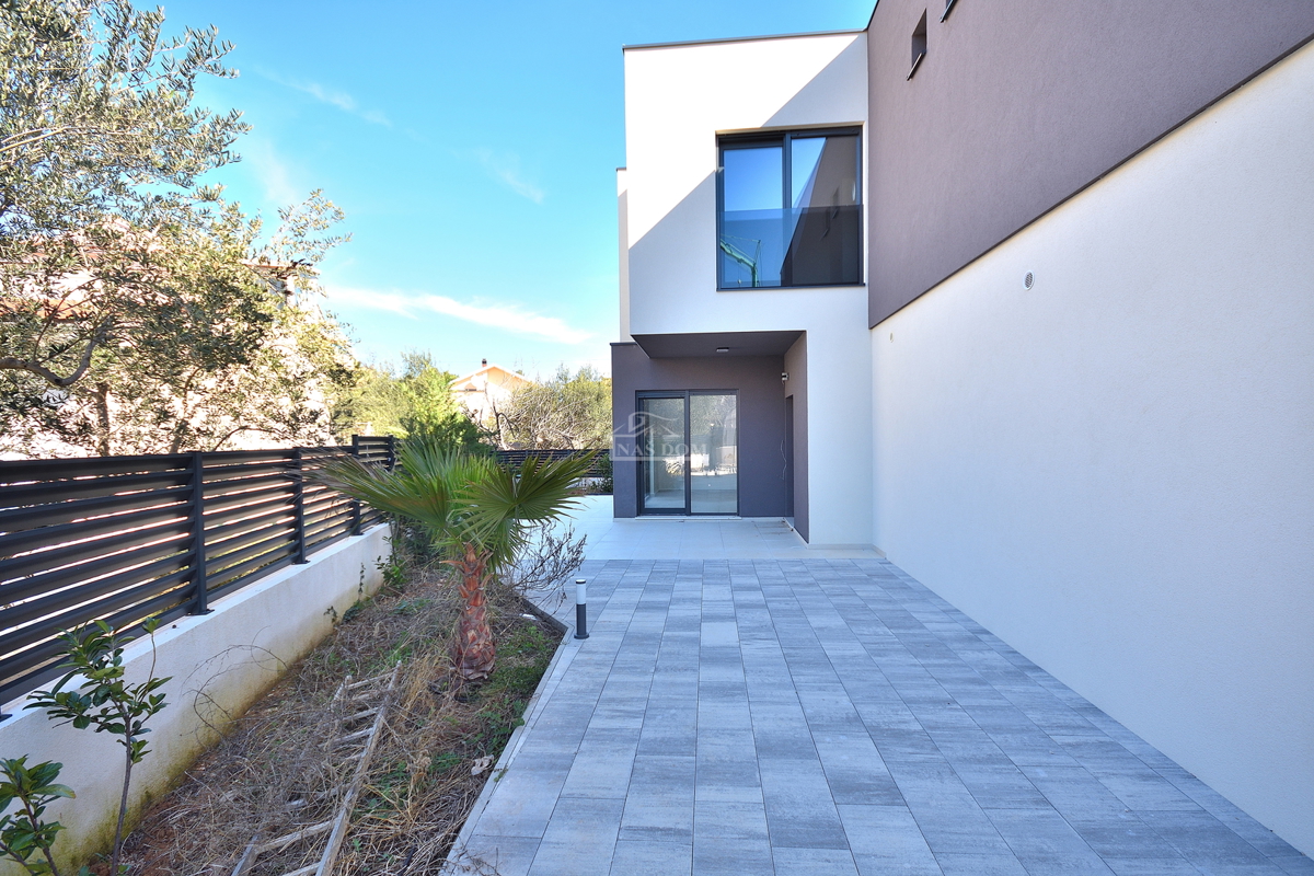 Srima, Vodice - Dvojna kuća S2 con piscina vicino alla spiaggia