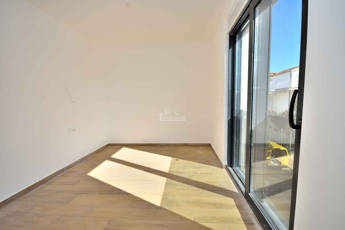 Srima, Vodice - Dvojna kuća S2 con piscina vicino alla spiaggia