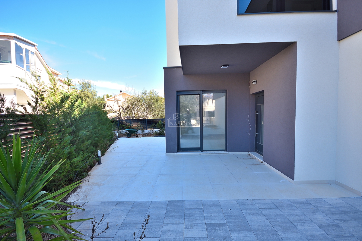 Srima, Vodice - Dvojna kuća S2 con piscina vicino alla spiaggia