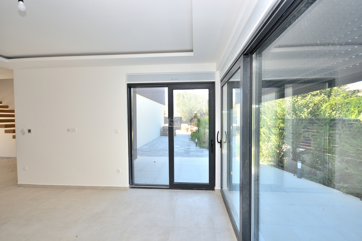 Srima, Vodice - Dvojna kuća S2 con piscina vicino alla spiaggia