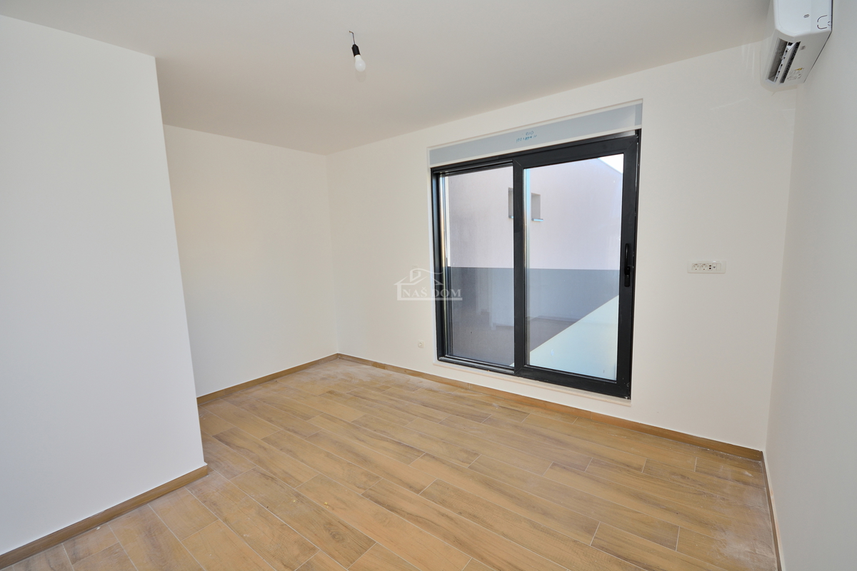 Srima, Vodice - Dvojna kuća S2 con piscina vicino alla spiaggia