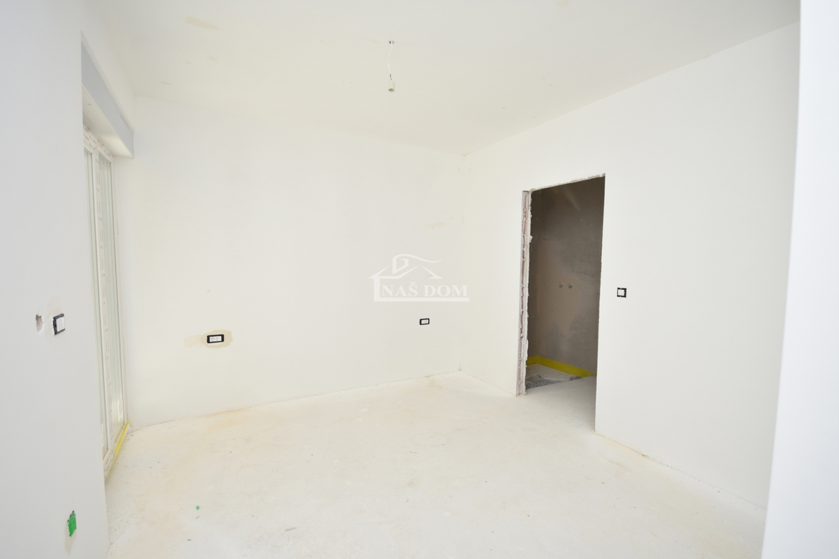 Vodice - Appartamento S1 con piscina e giardino