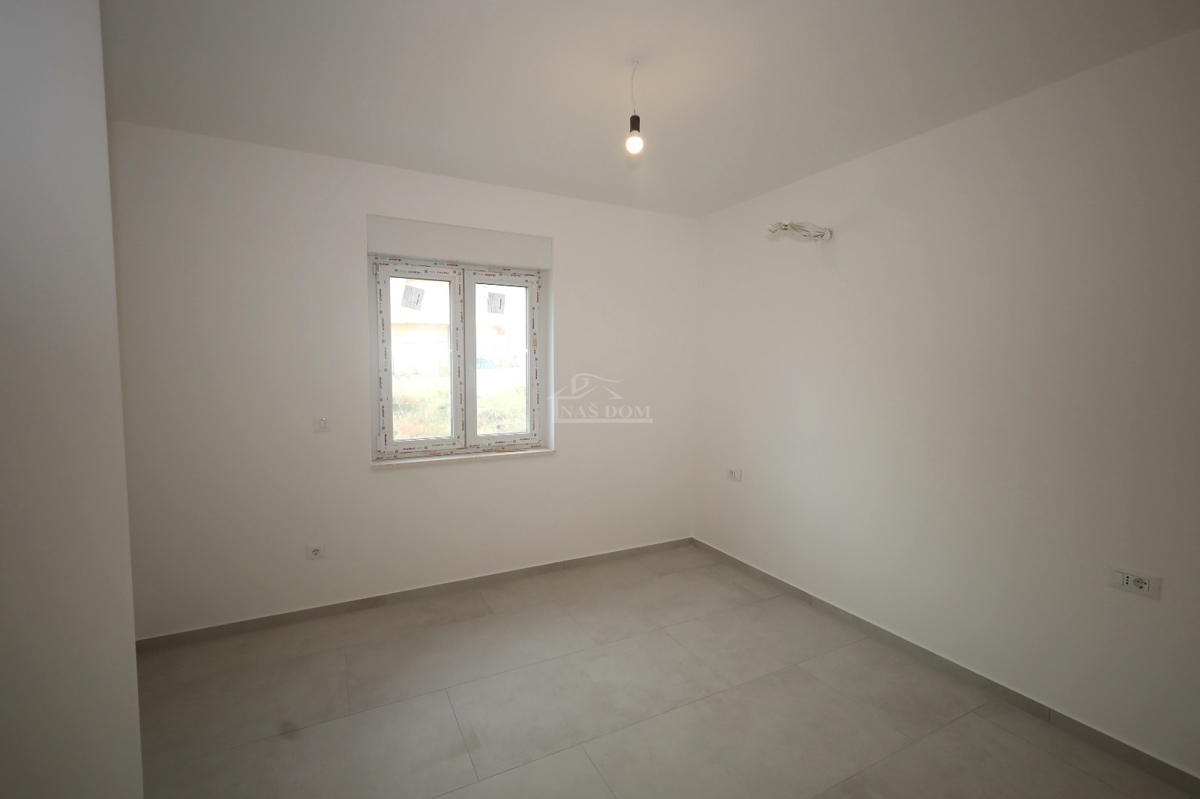 Vodice - Appartamento S1 con piscina e giardino