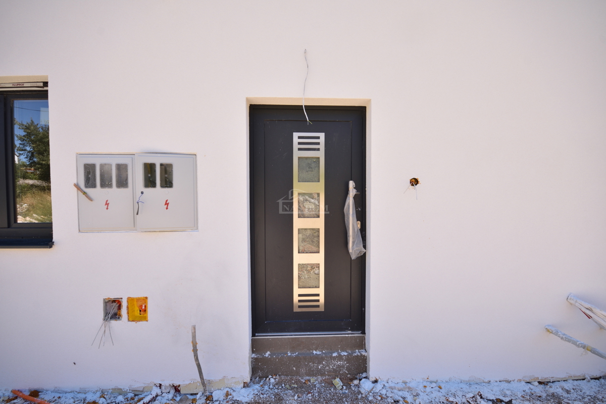 Vodice - Appartamento S1 con piscina e giardino