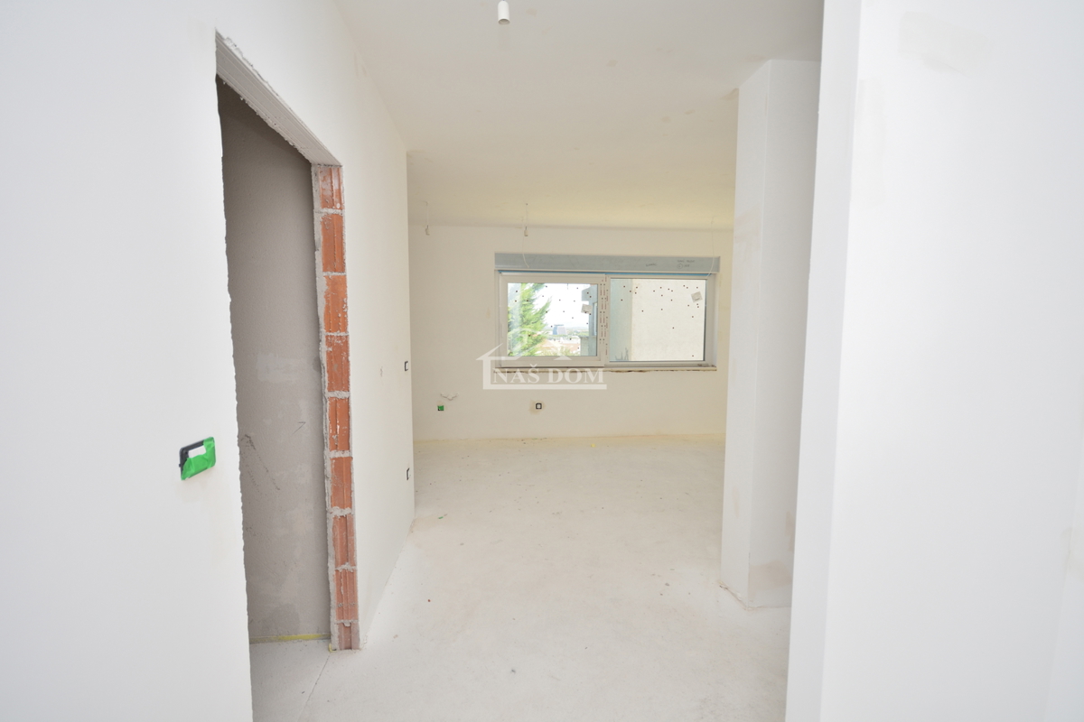 Vodice - Appartamento S1 con piscina e giardino