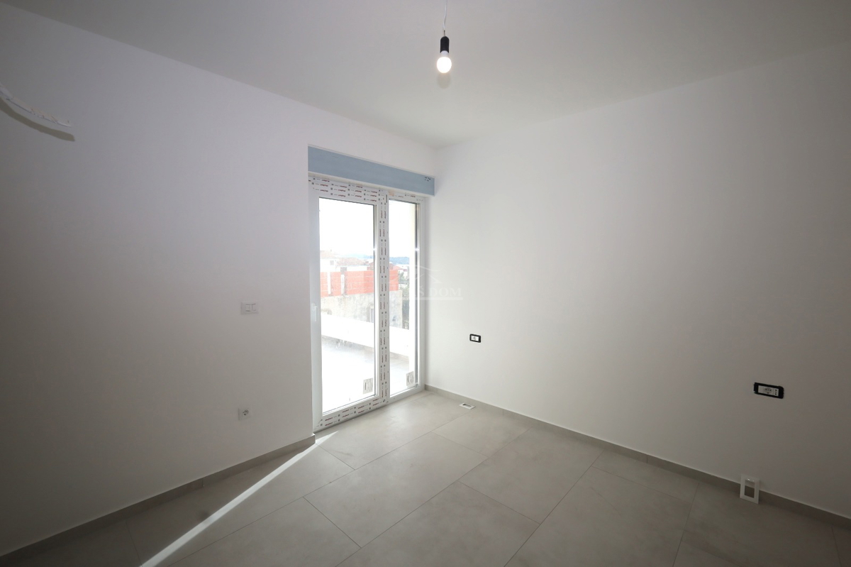 Vodice - Appartamento S1 con piscina e giardino