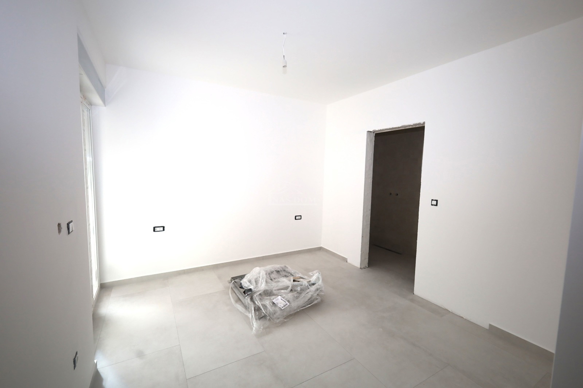 Vodice - Appartamento S1 con piscina e giardino