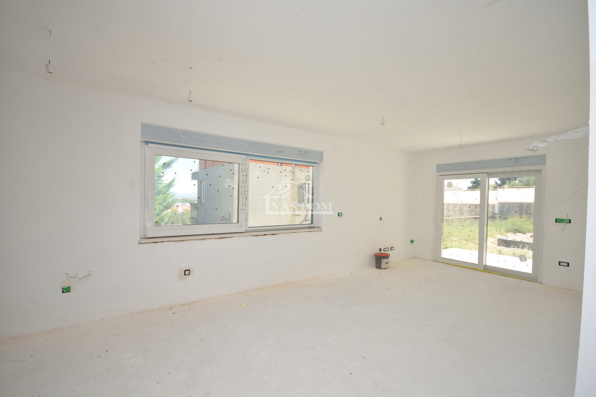 Vodice - Appartamento S1 con piscina e giardino