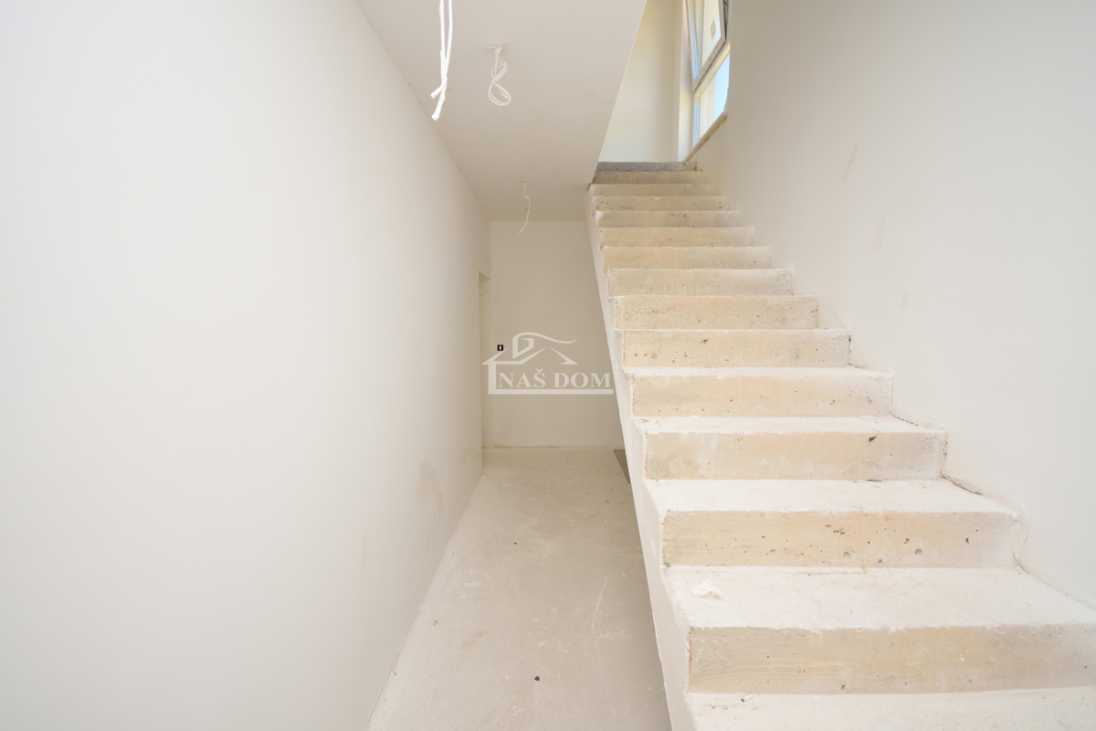 Vodice - Appartamento S1 con piscina e giardino