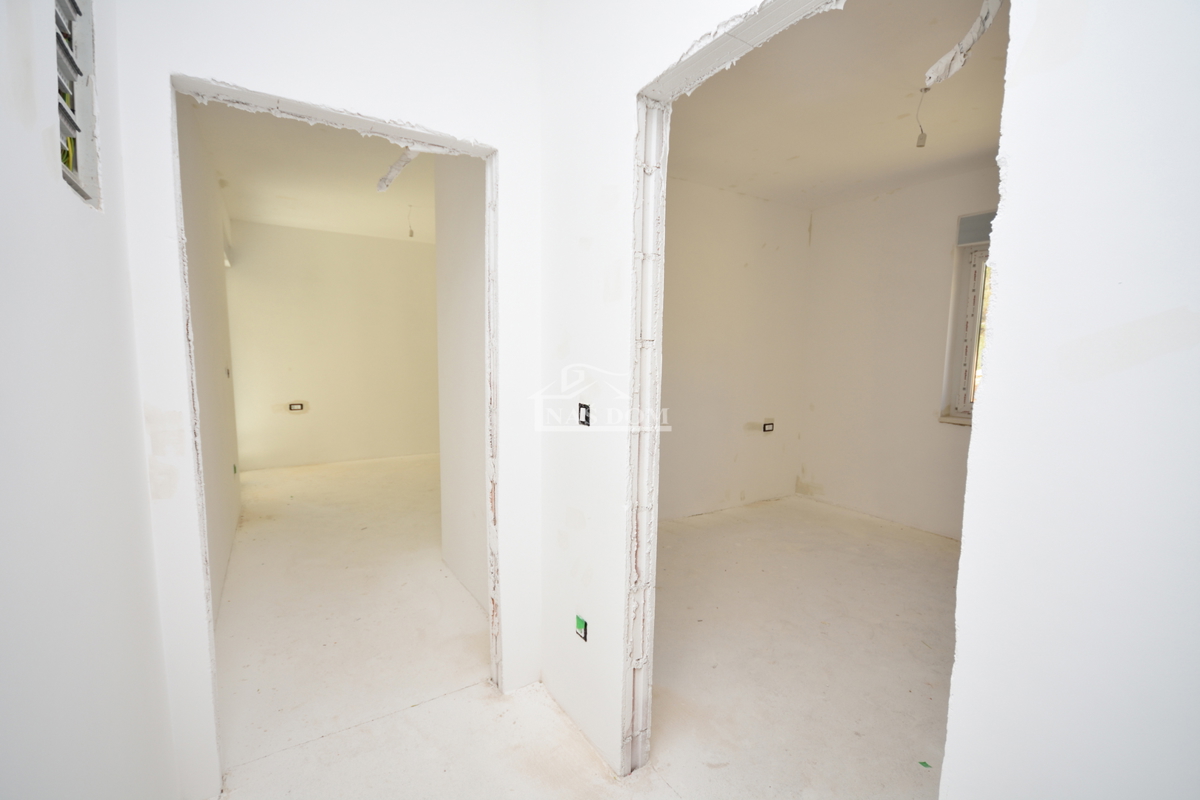 Vodice - Appartamento S1 con piscina e giardino