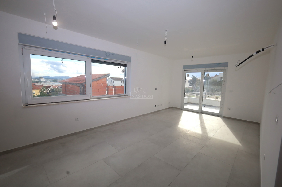 Vodice - Appartamento S1 con piscina e giardino