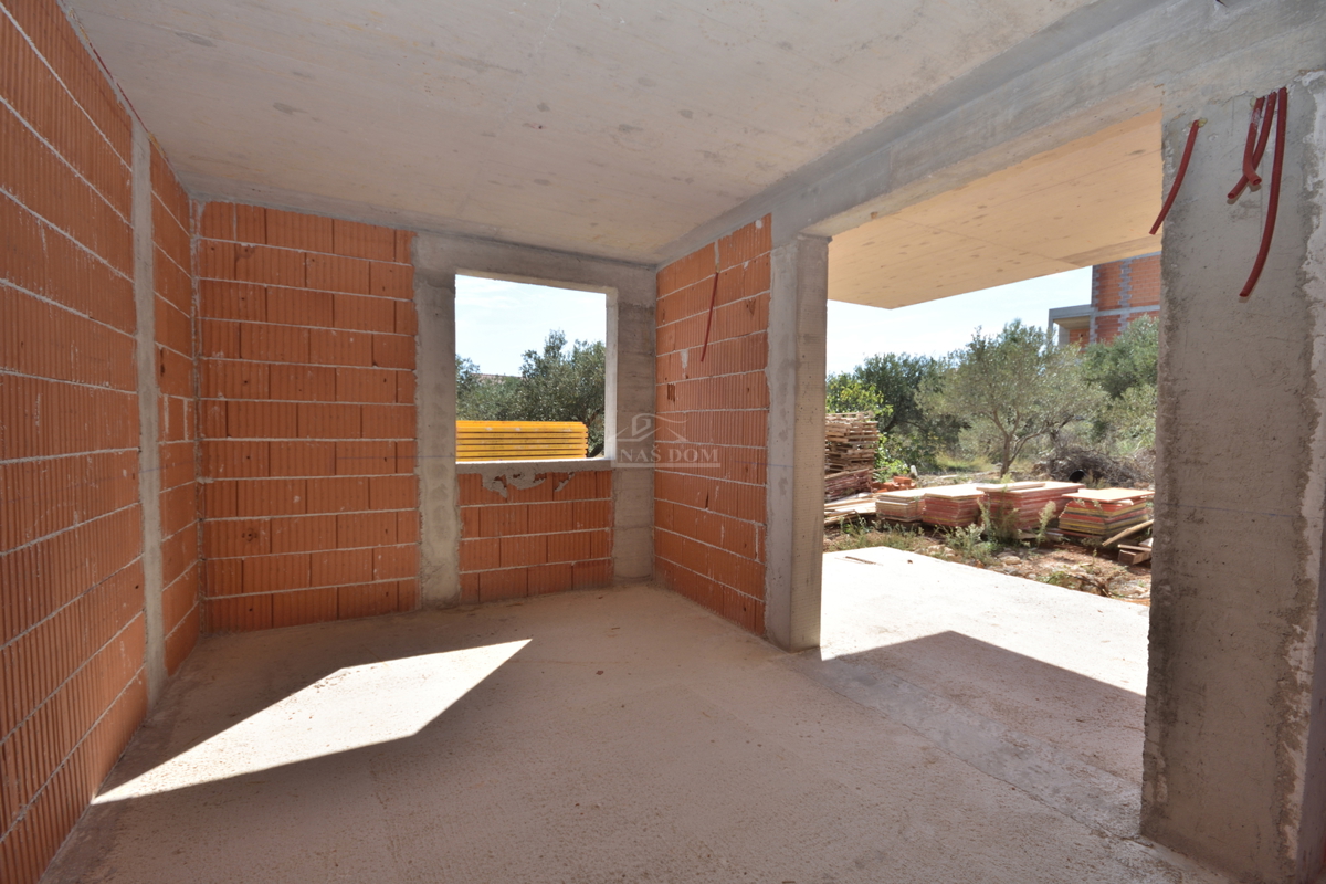 Vodice - Appartamento S1 con giardino, a 500 m dal centro