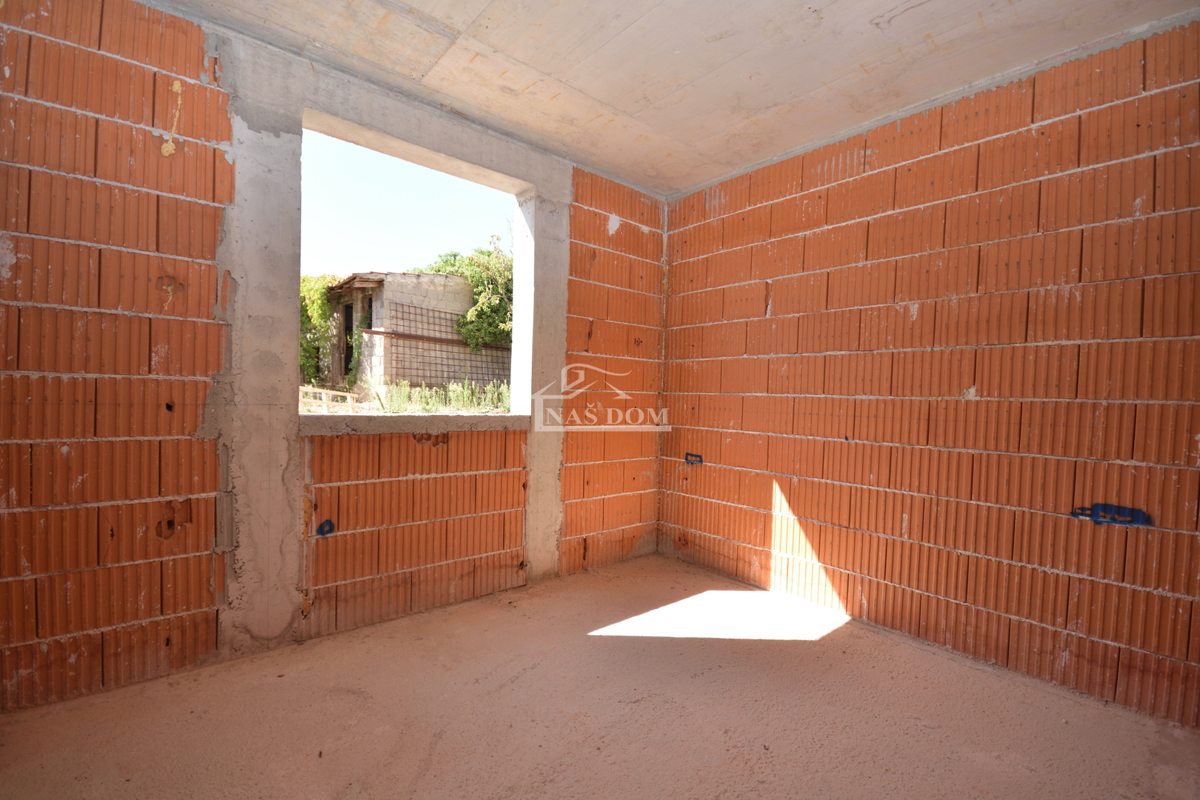 Vodice - Appartamento S1 con giardino, a 500 m dal centro