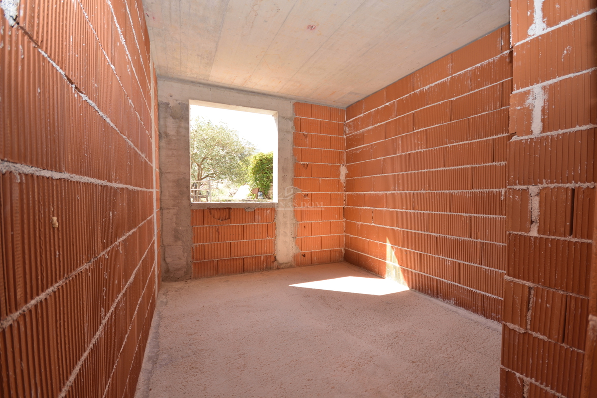 Vodice - Appartamento S1 con giardino, a 500 m dal centro