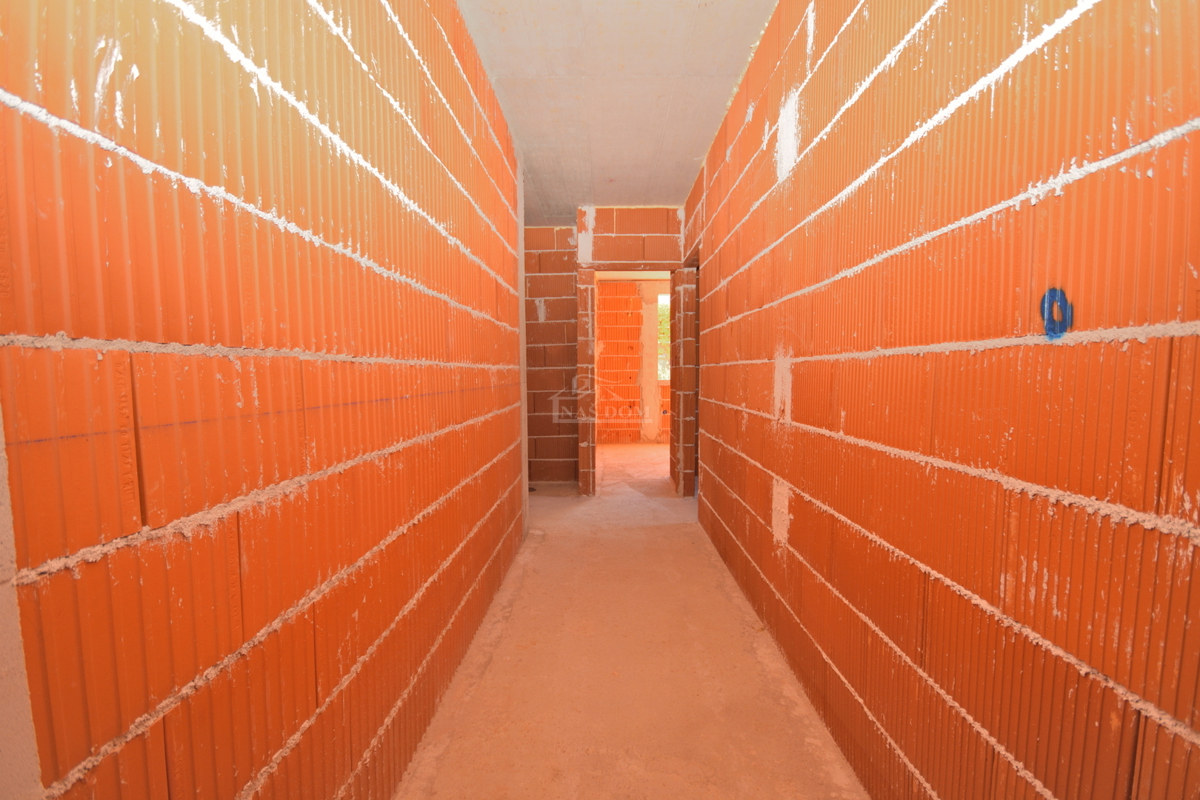 Vodice - Appartamento S1 con giardino, a 500 m dal centro