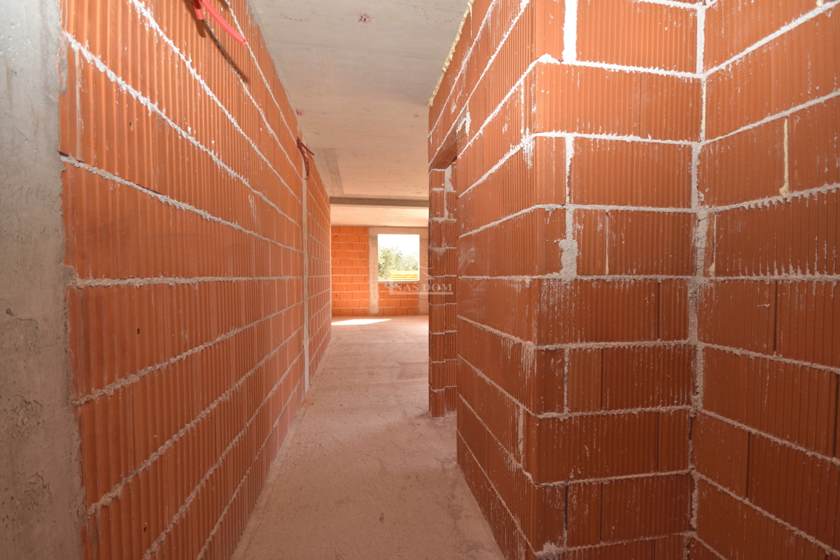 Vodice - Appartamento S1 con giardino, a 500 m dal centro