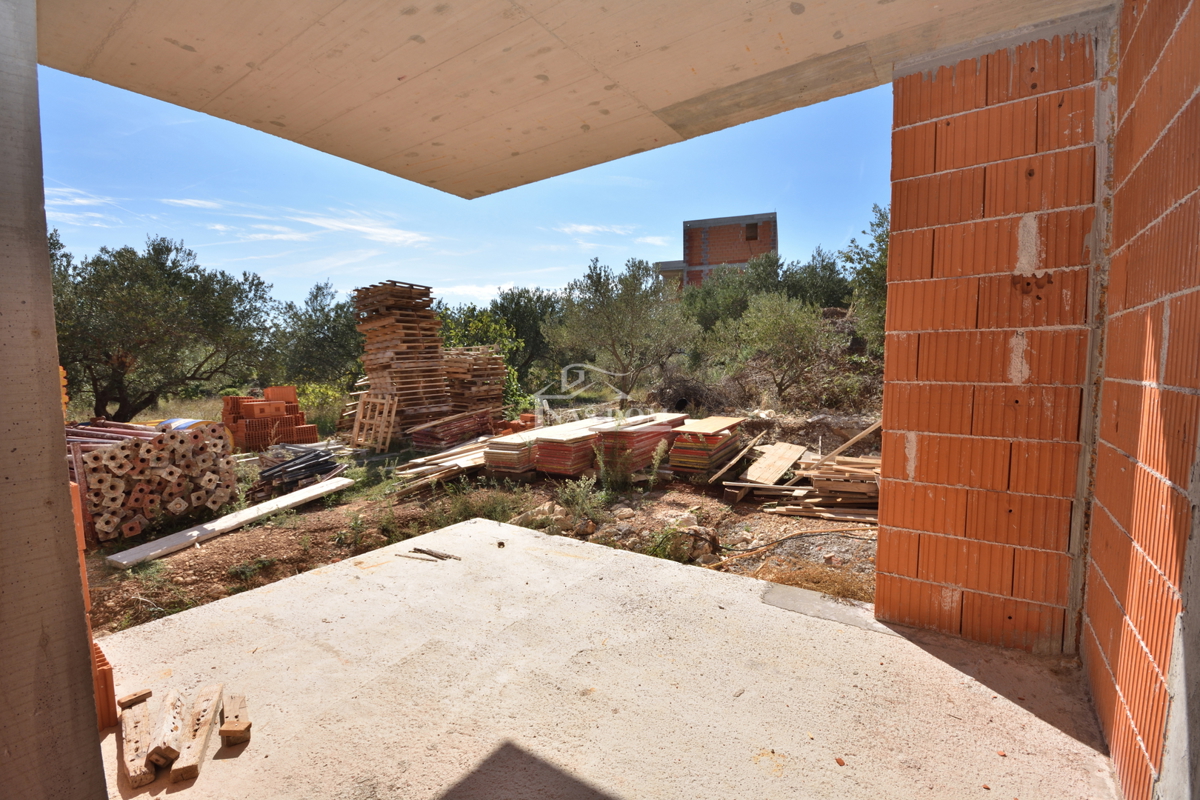 Vodice - Appartamento S1 con giardino, a 500 m dal centro