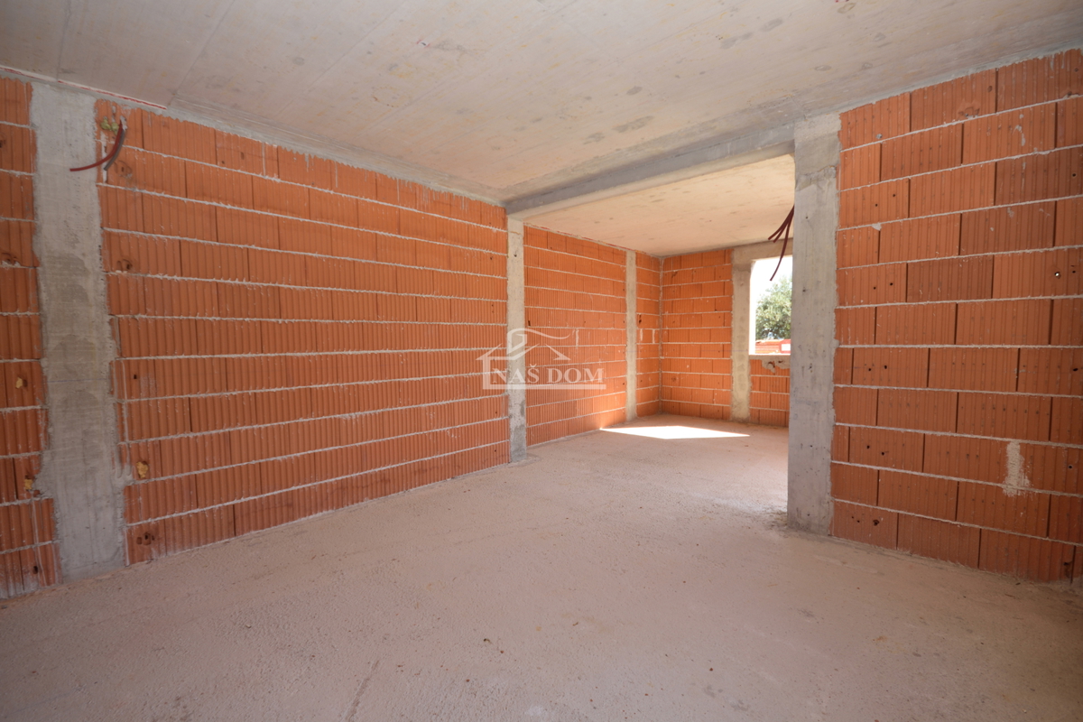 Vodice - Appartamento S1 con giardino, a 500 m dal centro