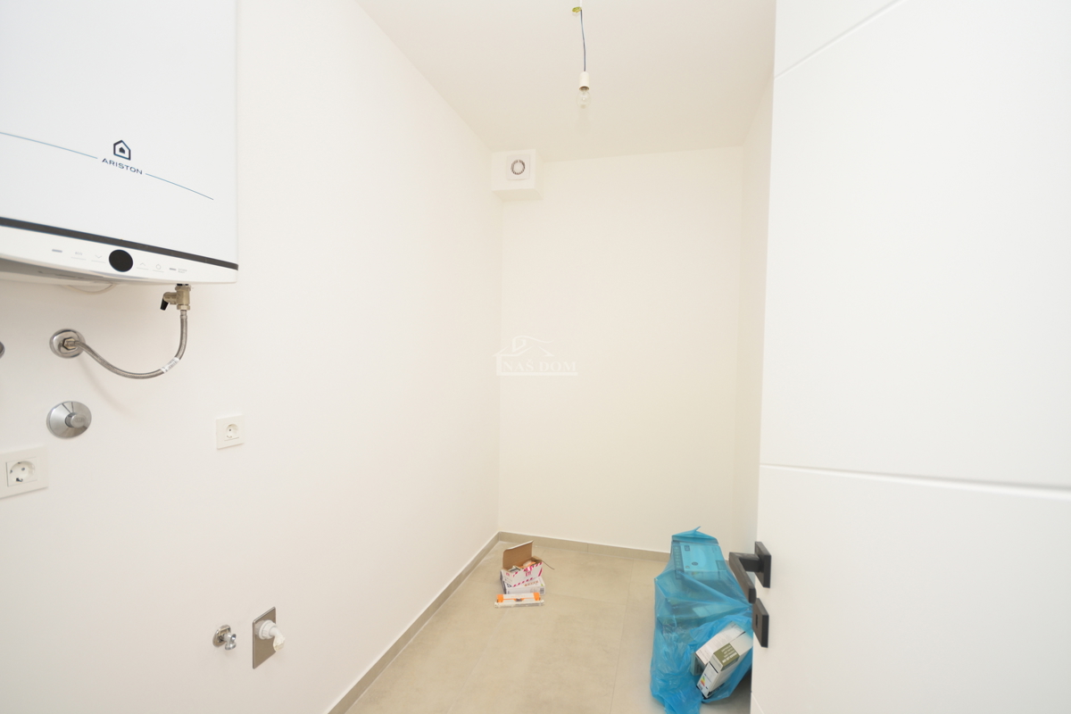 Appartamento di lusso con due camere da letto S1 con ampio giardino a Tribunj – 250 m dal mare