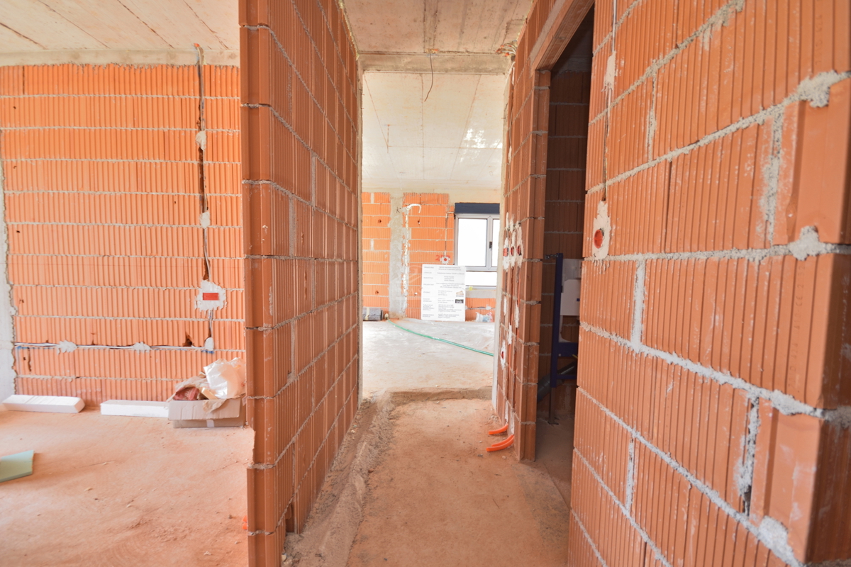 Appartamento di lusso con due camere da letto S1 con ampio giardino a Tribunj – 250 m dal mare