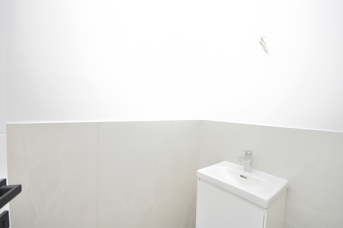 Appartamento di lusso con due camere da letto S1 con ampio giardino a Tribunj – 250 m dal mare