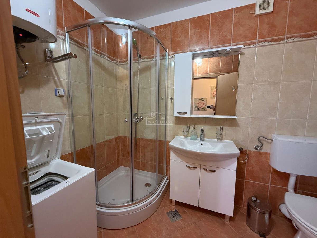 Srima - appartamento con una camera da letto al secondo piano, a 250 m dalla spiaggia