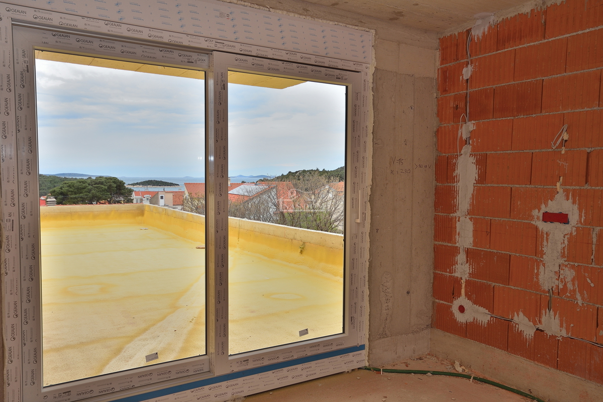 TRIBUNJ, SOVLJE - appartamento su due piani con vista mare