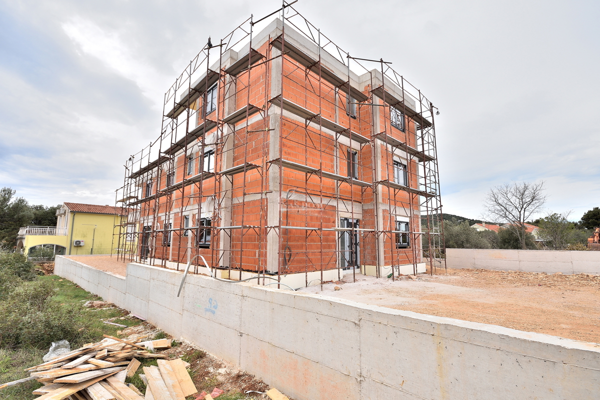 TRIBUNJ, SOVLJE - appartamento su due piani con vista mare