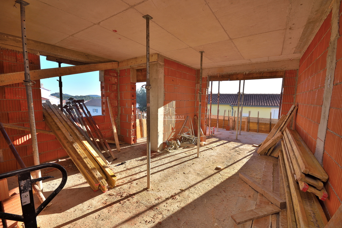 TRIBUNJ, SOVLJE - appartamento su due piani con vista mare