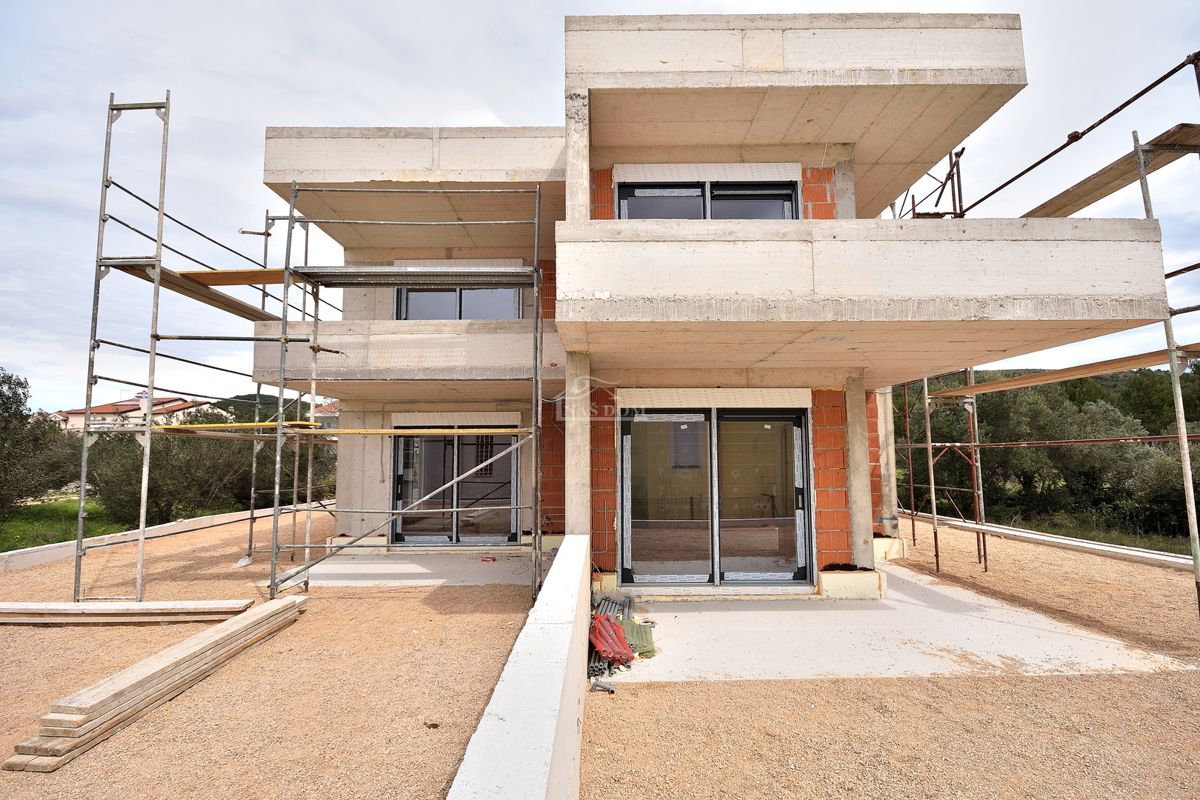 TRIBUNJ, SOVLJE - appartamento su due piani con vista mare