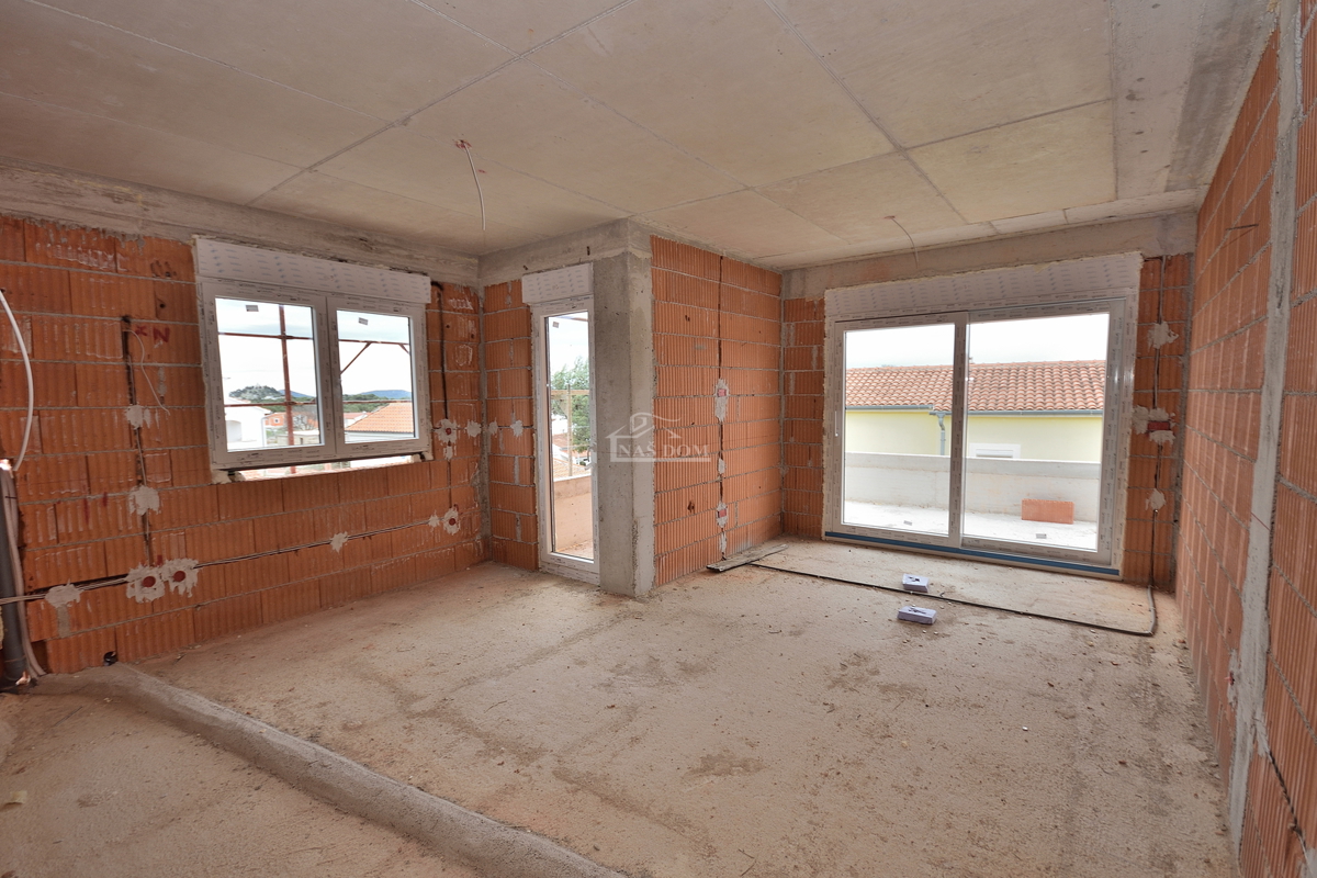 TRIBUNJ, SOVLJE - appartamento su due piani con vista mare