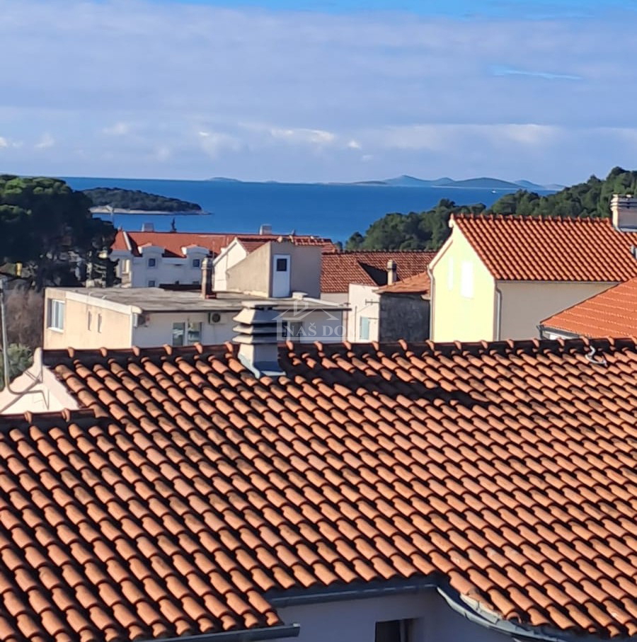 TRIBUNJ, SOVLJE - appartamento su due piani con vista mare