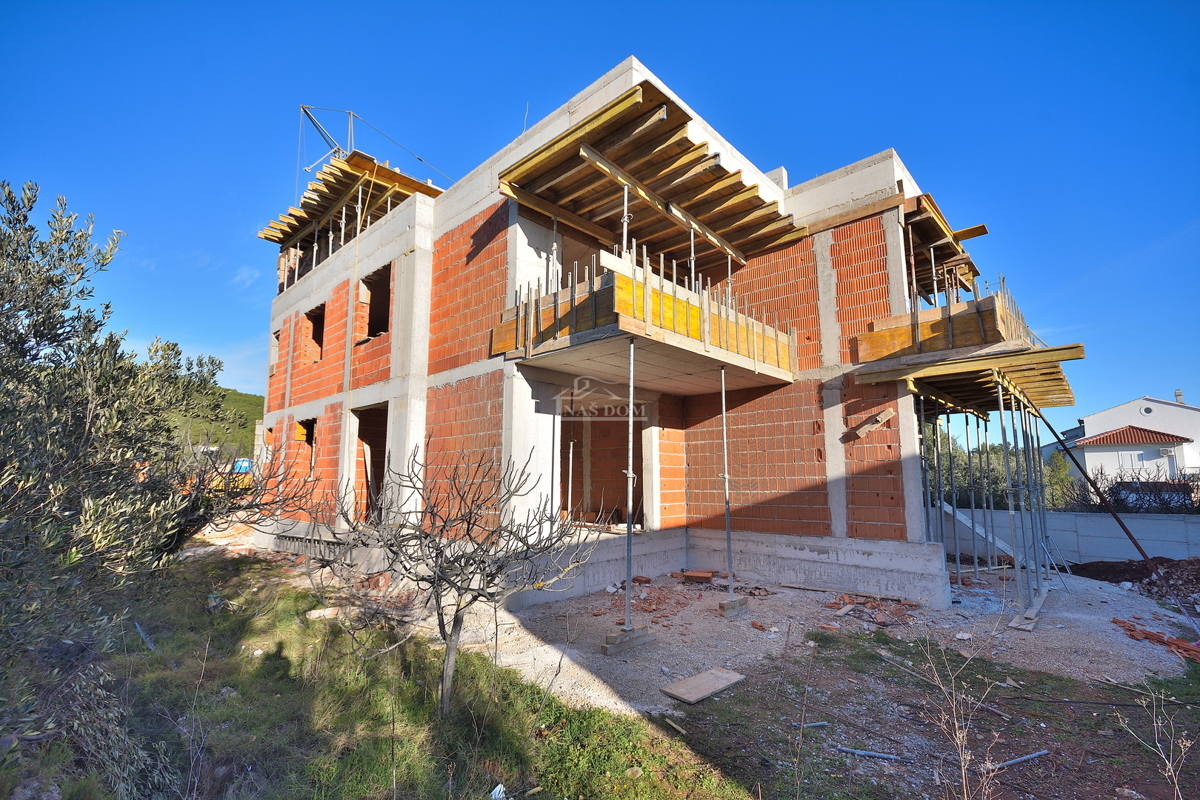 TRIBUNJ, SOVLJE - appartamento su due piani con vista mare