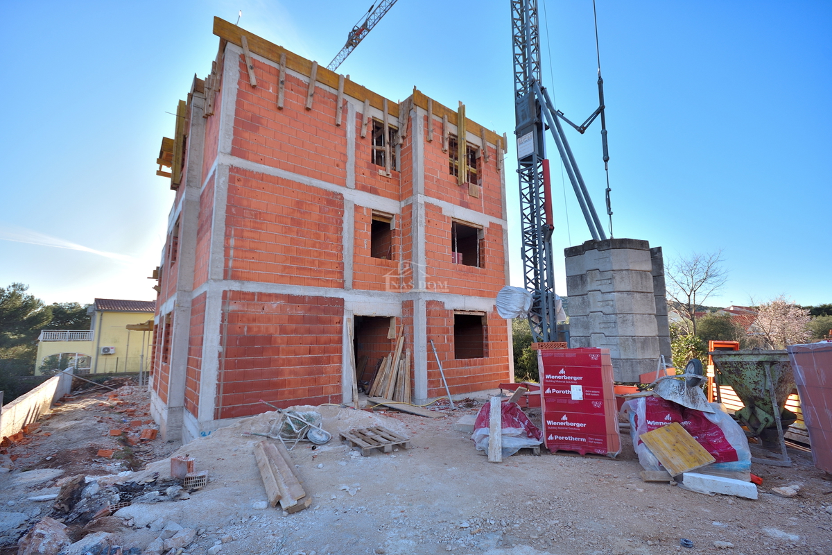 TRIBUNJ, SOVLJE - appartamento su due piani con vista mare