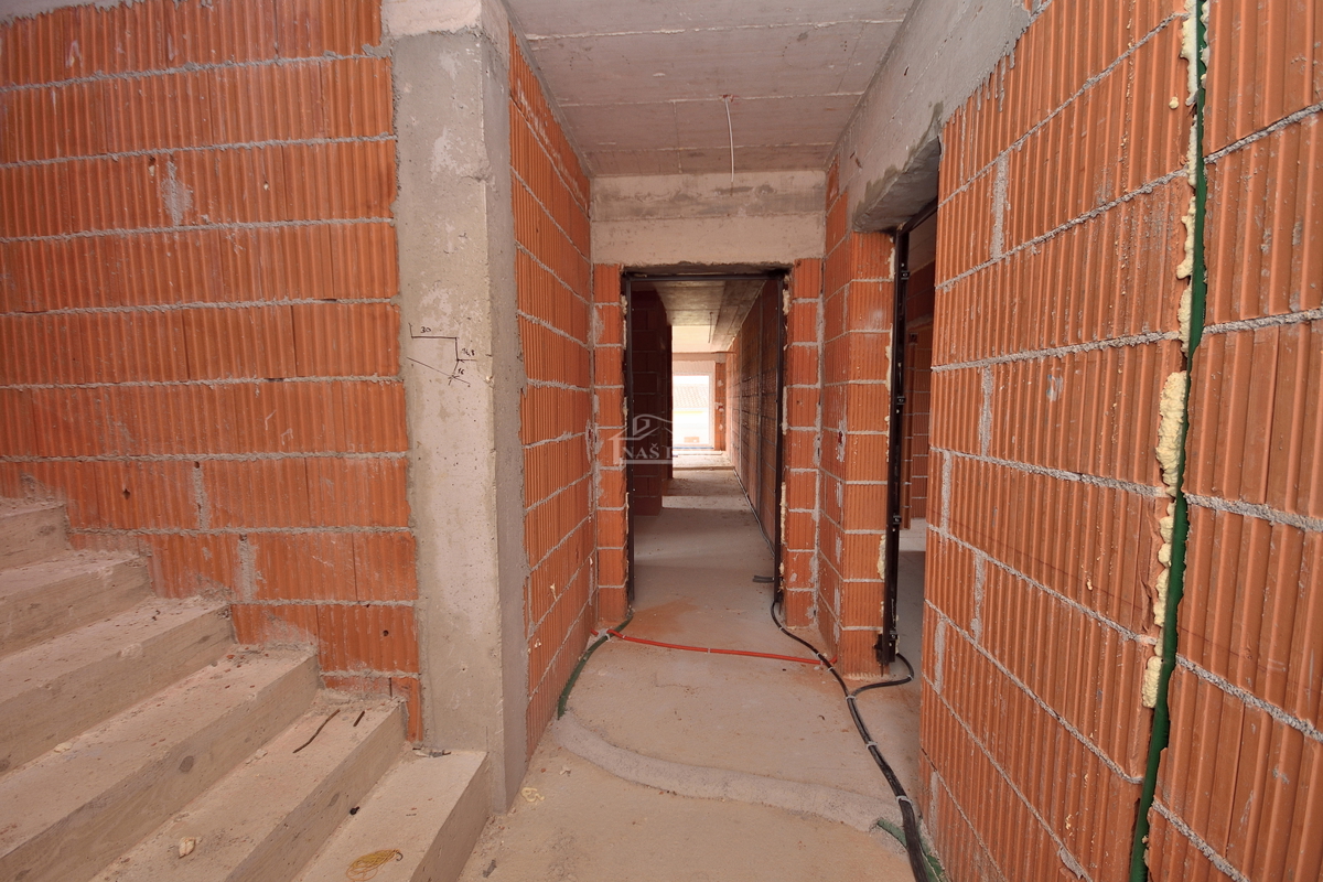 TRIBUNJ, SOVLJE - appartamento su due piani con vista mare