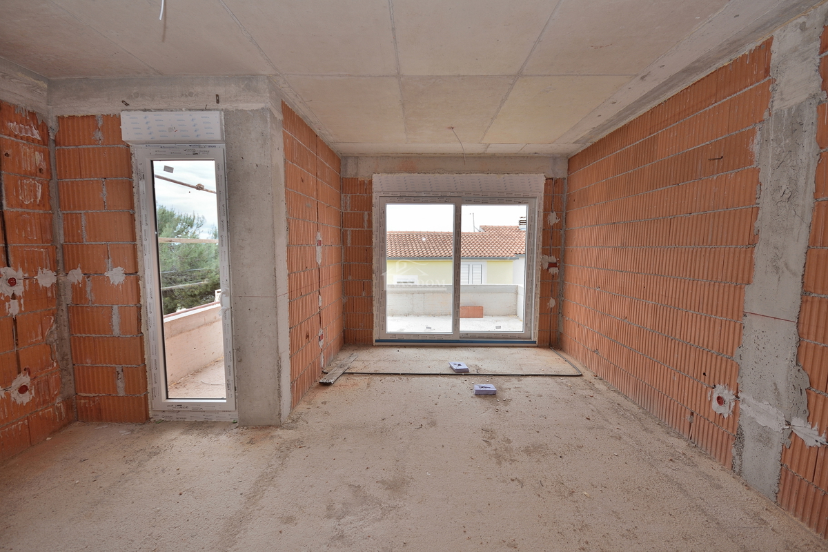 TRIBUNJ, SOVLJE - appartamento su due piani con vista mare