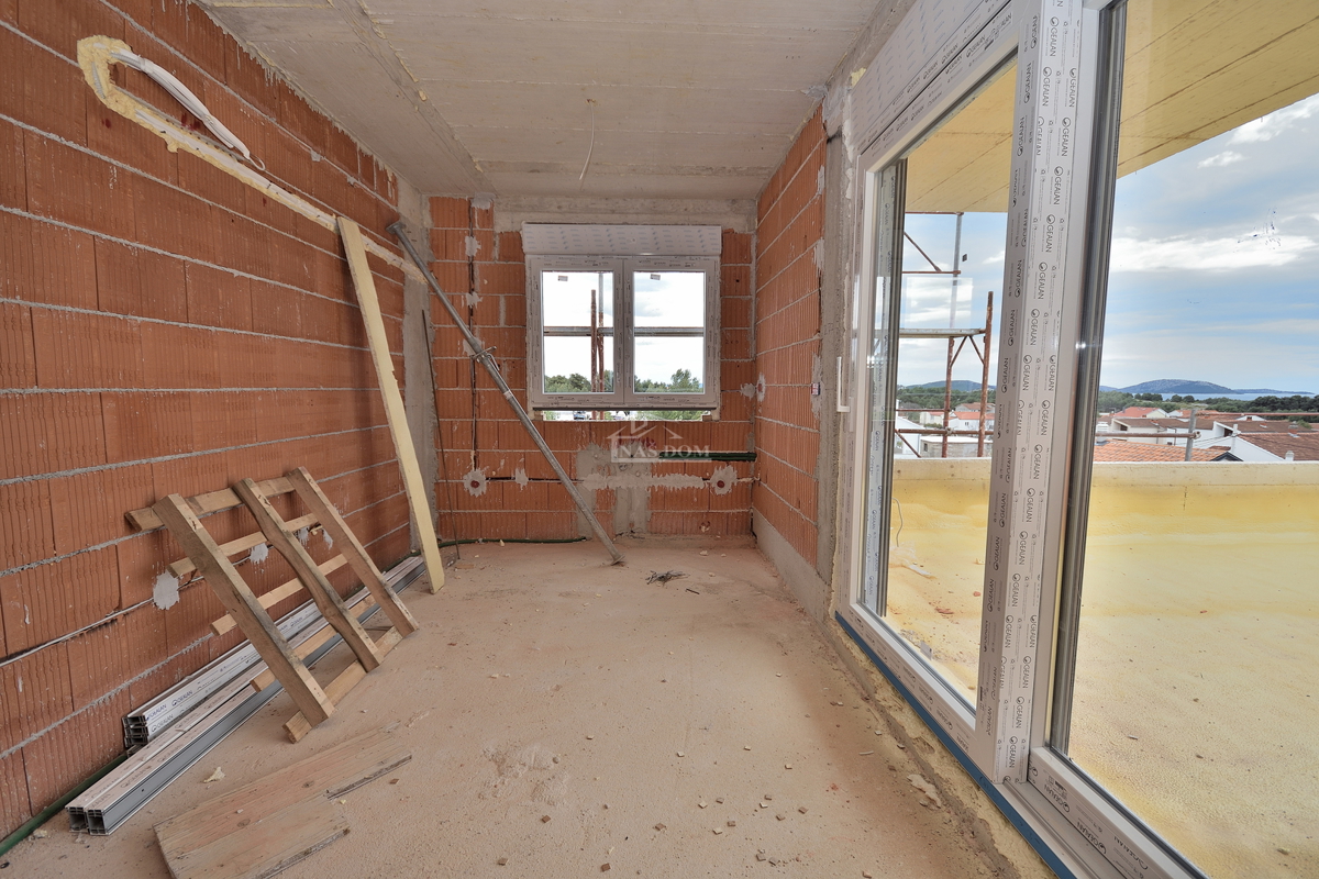 TRIBUNJ, SOVLJE - appartamento su due piani con vista mare