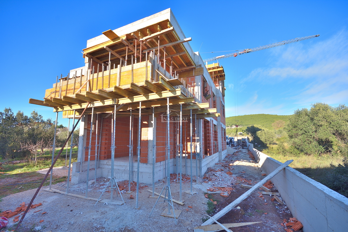 TRIBUNJ, SOVLJE - appartamento su due piani con vista mare