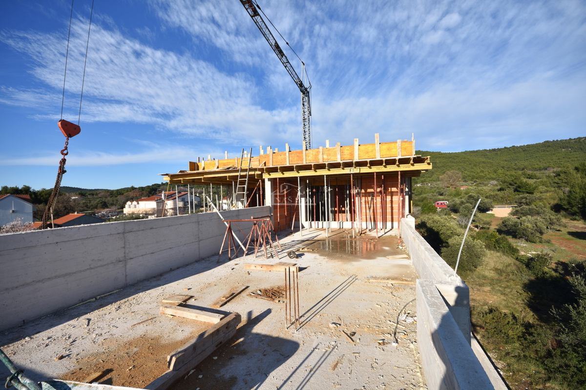 TRIBUNJ, SOVLJE - appartamento su due piani con vista mare