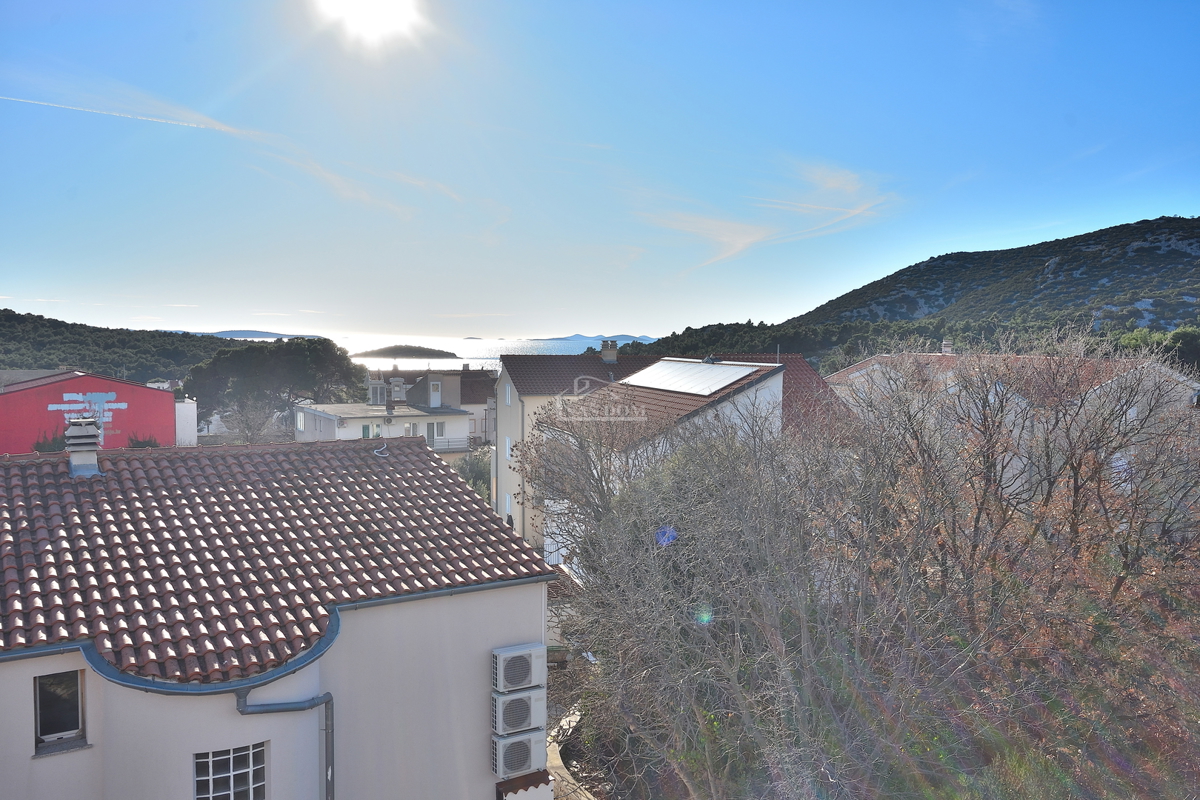 TRIBUNJ, SOVLJE - appartamento su due piani con vista mare