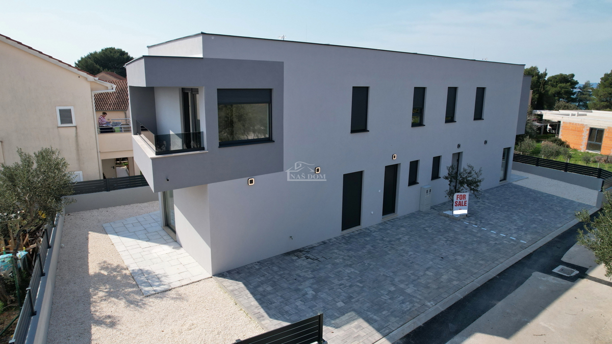 Žaborić - Doppia casa S2, a 70 m dal mare, nuova costruzione con giardino e terrazza