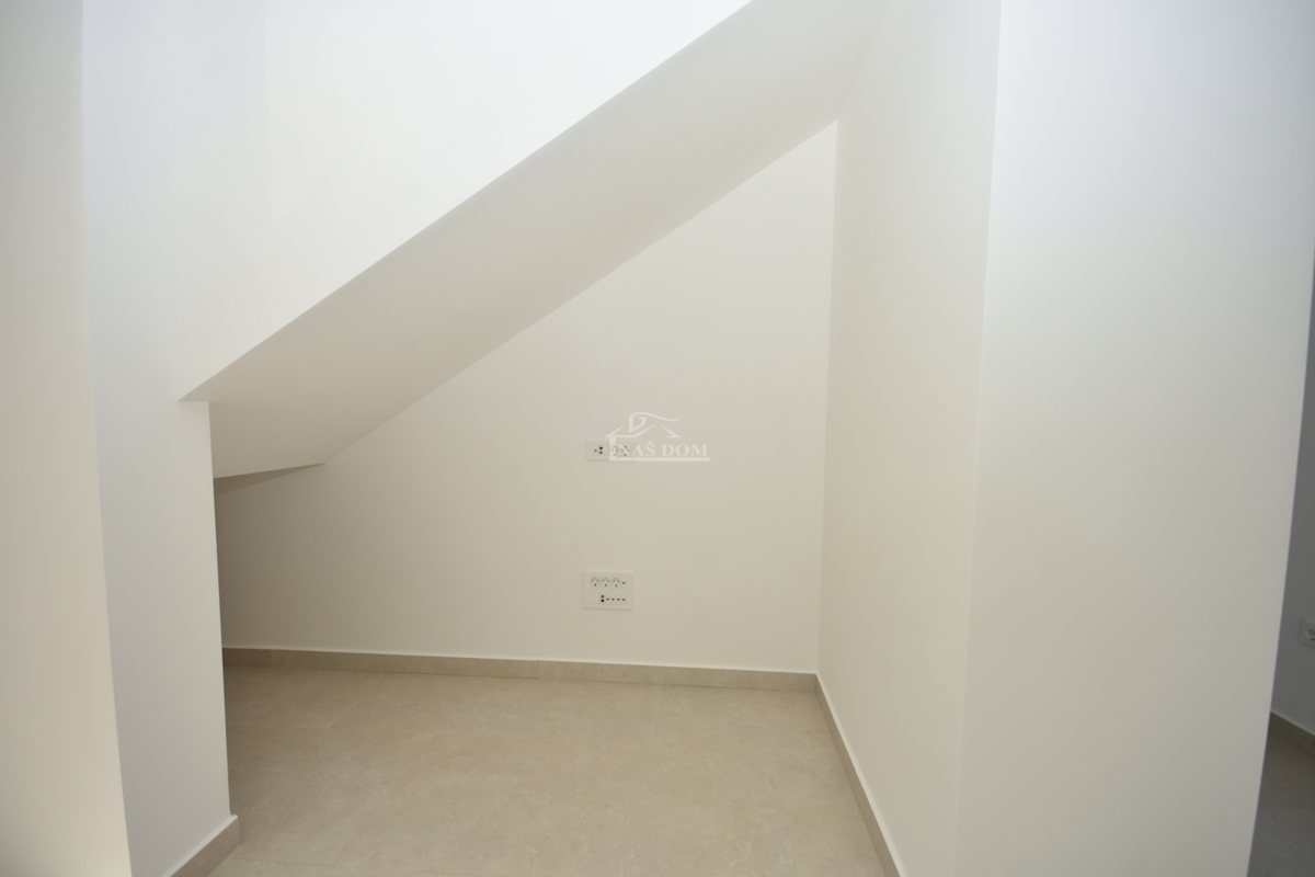 Žaborić - Doppia casa S2, a 70 m dal mare, nuova costruzione con giardino e terrazza