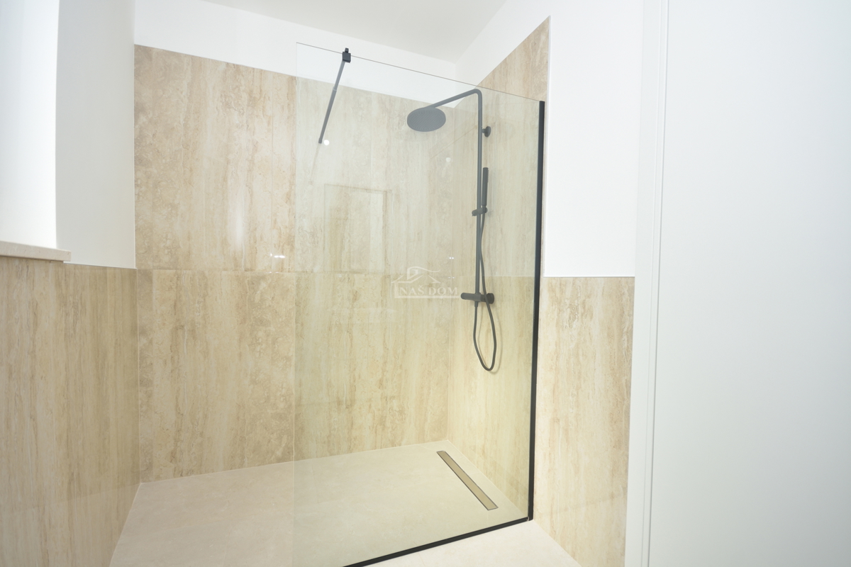 Žaborić - Doppia casa S2, a 70 m dal mare, nuova costruzione con giardino e terrazza