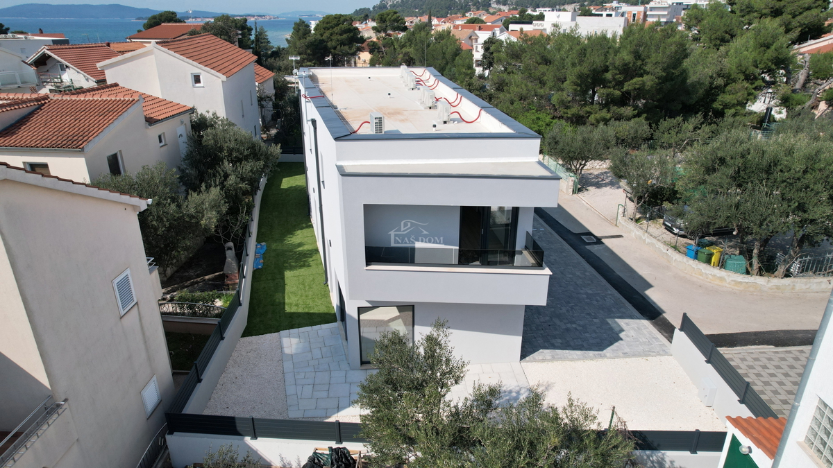 Žaborić - Doppia casa S2, a 70 m dal mare, nuova costruzione con giardino e terrazza