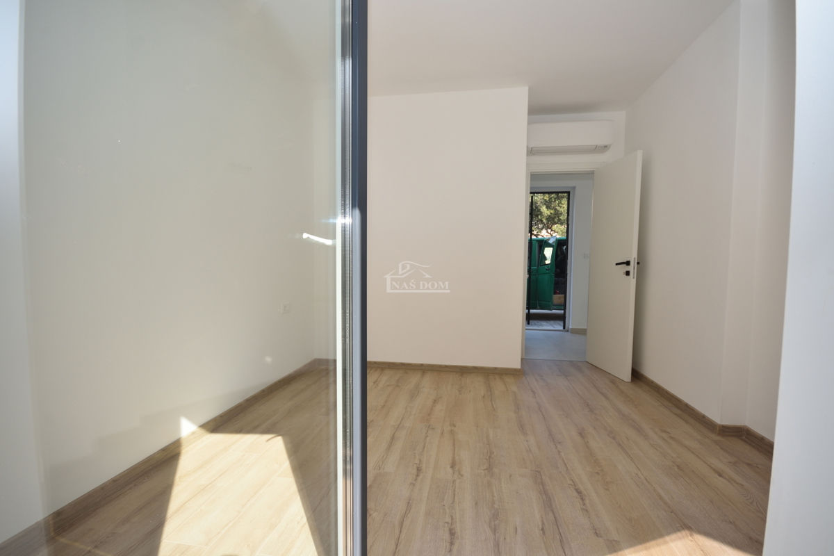 Žaborić - Doppia casa S2, a 70 m dal mare, nuova costruzione con giardino e terrazza