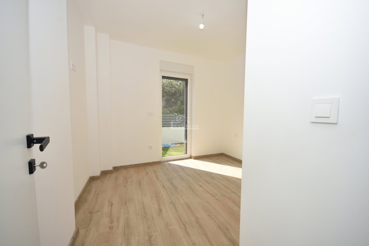 Žaborić - Doppia casa S2, a 70 m dal mare, nuova costruzione con giardino e terrazza