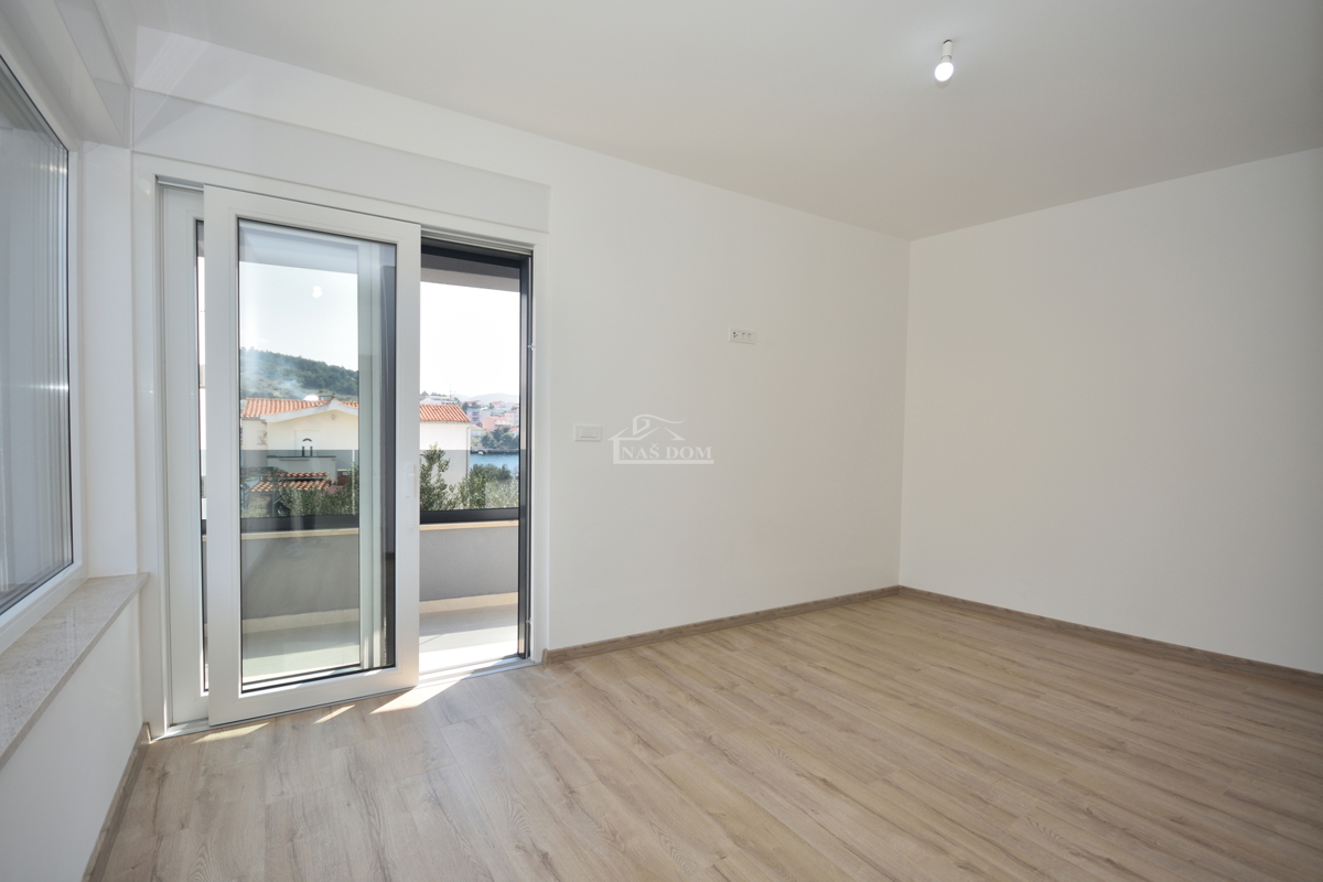 Žaborić - Doppia casa S2, a 70 m dal mare, nuova costruzione con giardino e terrazza