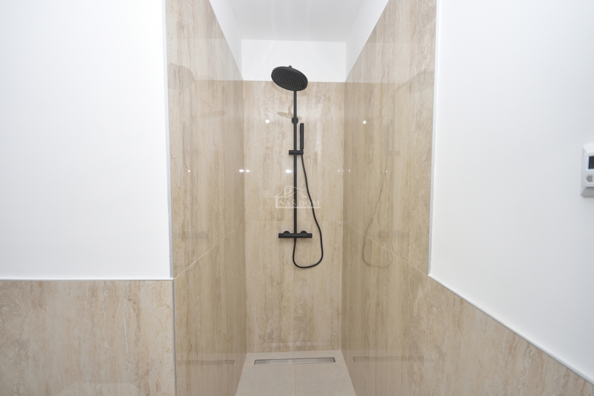 Žaborić - Doppia casa S2, a 70 m dal mare, nuova costruzione con giardino e terrazza