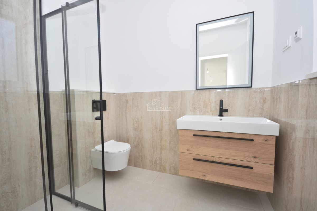 Žaborić - Doppia casa S2, a 70 m dal mare, nuova costruzione con giardino e terrazza