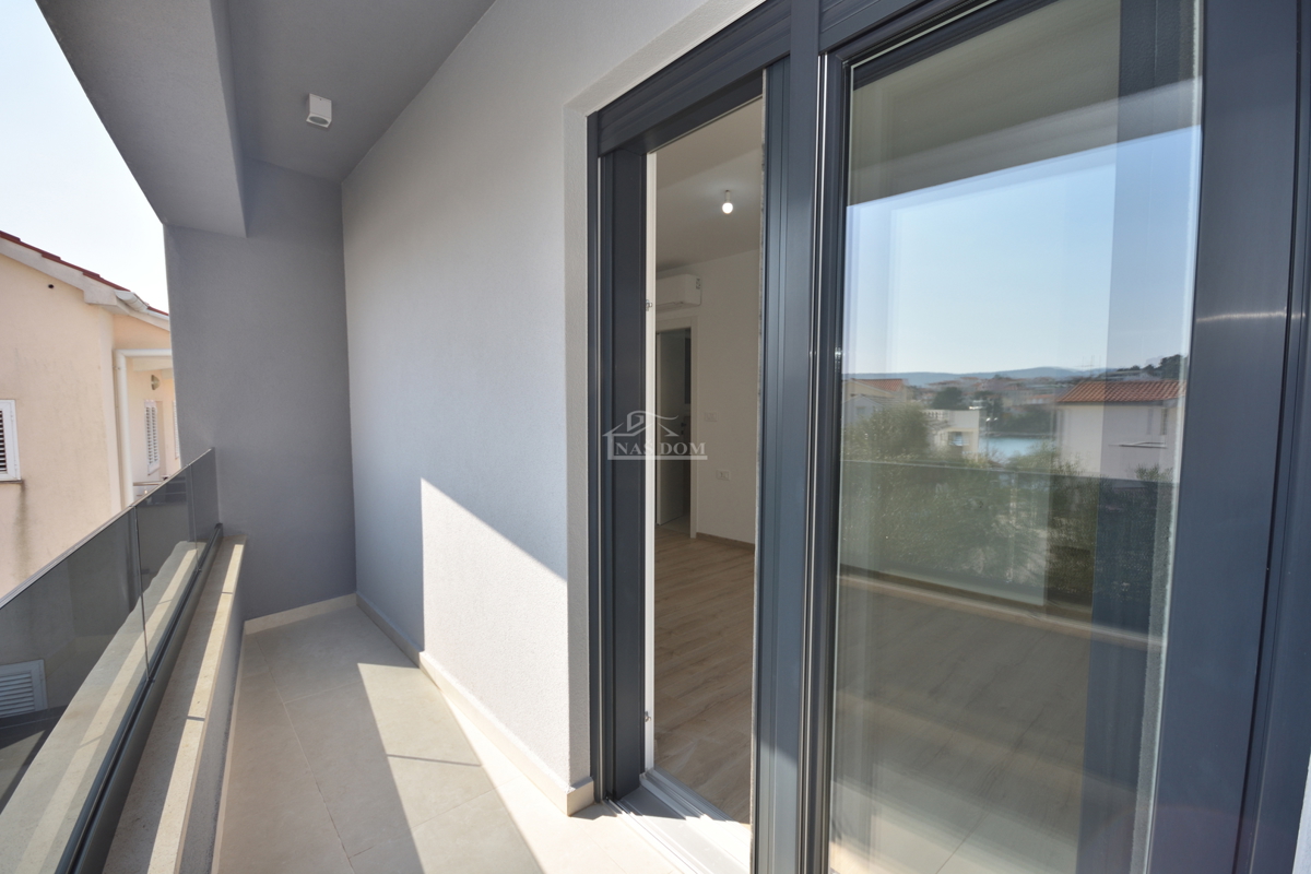 Žaborić - Doppia casa S2, a 70 m dal mare, nuova costruzione con giardino e terrazza